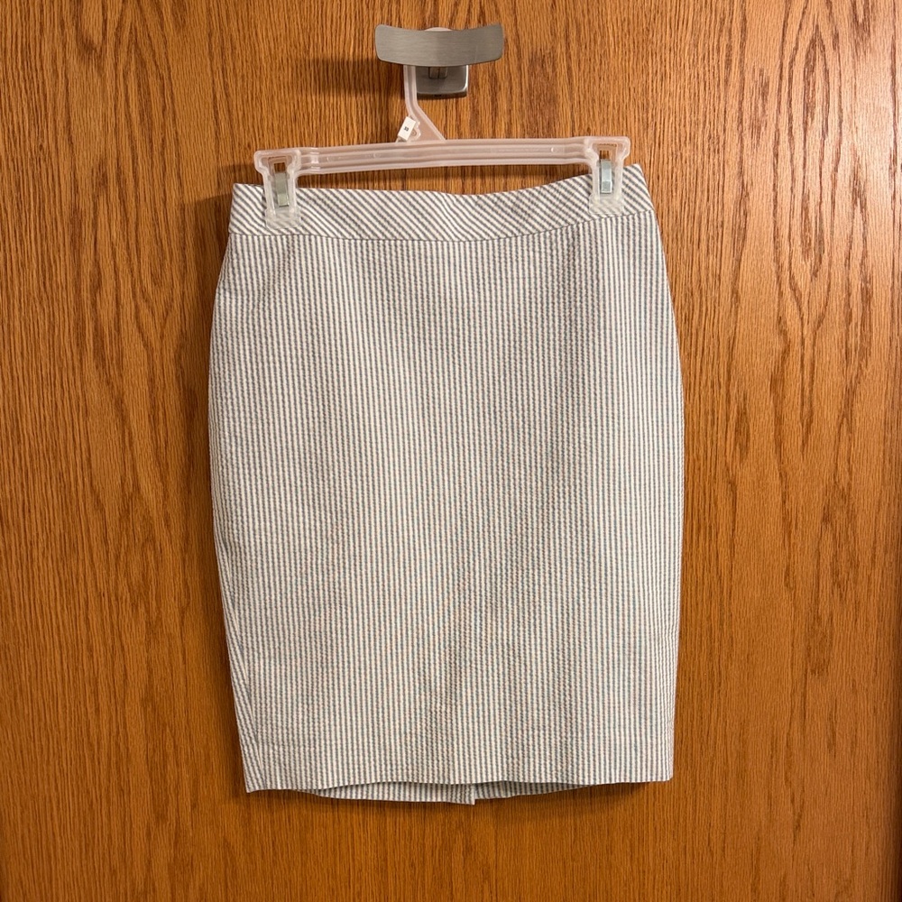 Ann Taylor Seersucker Pencil Skirt - White/Blue Pinstripe - Like New